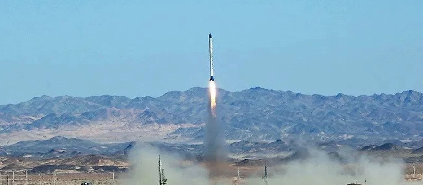 Ιράν: Εκτόξευσε νέο πύραυλο για τοποθέτηση δορυφόρων σε τροχιά